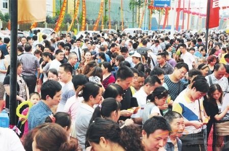 卖场逆市扩张 成都香江800商铺4小时被抢光